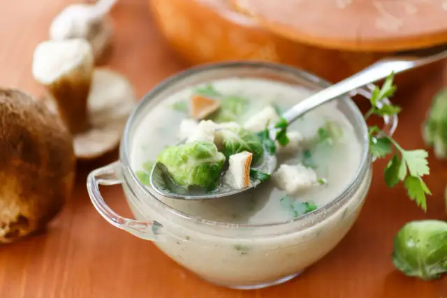 Zabielanie zupy mlekiem bez zwarzenia? Poznaj sekret!