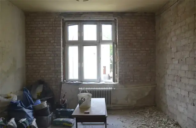 Skuteczne sposoby na to, czym wyczyścić cegłę na ścianie bez uszkodzeń