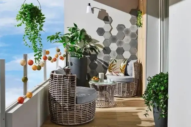 Alternatywne materiały i pomysły na aranżację płytek na balkon