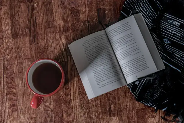 Nauczanie stacjonarne: Co to jest? Zalety, wady i przyszłość edukacji