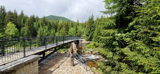 Szklarska Poręba: Karkonosze czy Izery? Wybierz idealne góry!