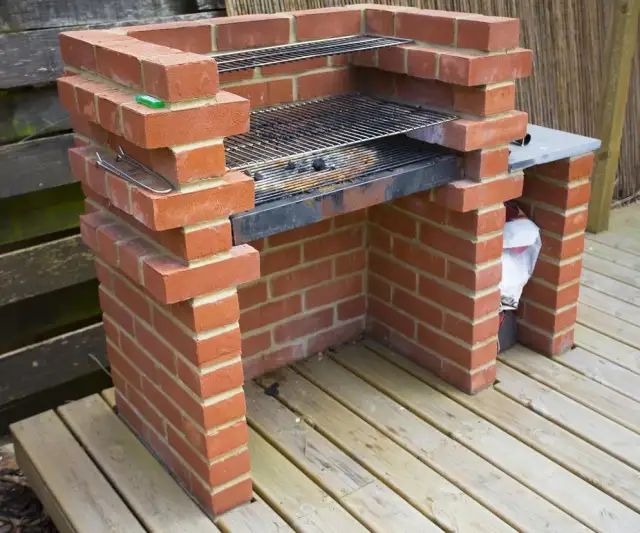 Zbuduj grill z cegły: Poradnik DIY krok po kroku | Trwały grill w ogrodzie