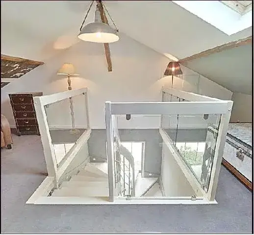 Jak wyciąć otwór w stropie na schody bez ryzyka uszkodzeń