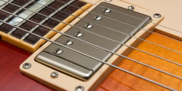 Jak działa gitara elektryczna i co wpływa na jej brzmienie?