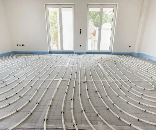 Jaką wylewkę na ogrzewanie podłogowe wybrać, aby uniknąć błędów?