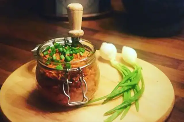 Jak zrobić paprykarz szczeciński – prosty przepis na pyszny smak