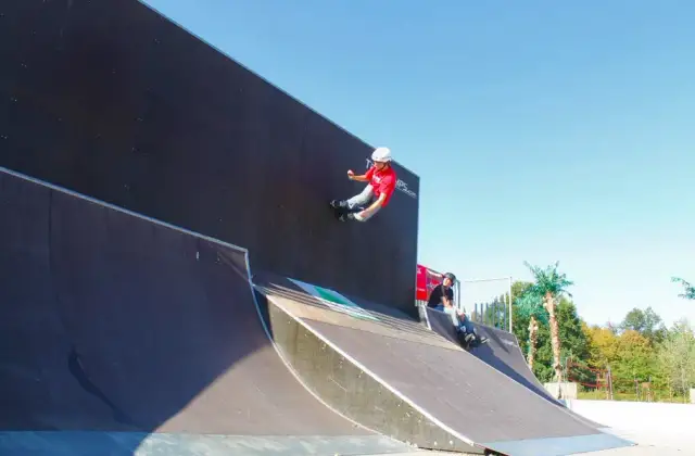 Skatepark Wyspa w Poznaniu - najlepsze miejsce dla fanów sportów ekstremalnych