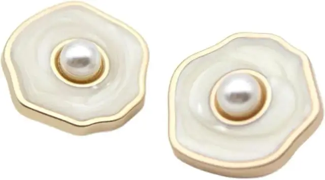 Co zamiast guzików do swetra? Odkryj praktyczne i stylowe zapięcia