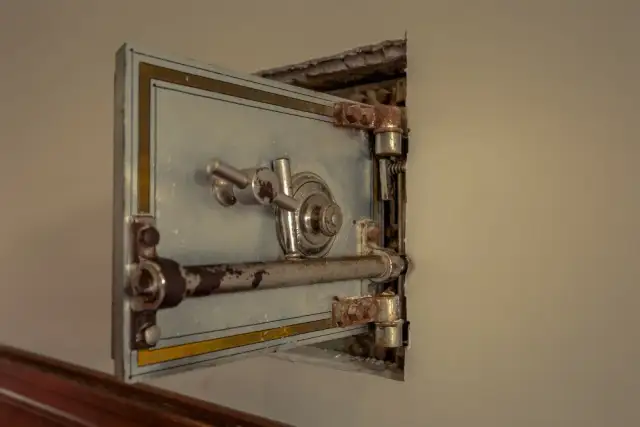 Jak zamontować sejf w ścianie - proste kroki dla bezpieczeństwa