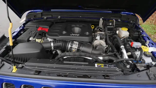 Silnik wysokoprężny to diesel czy benzyna? Odkryj kluczowe różnice