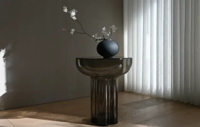 Mniej znaczy więcej – jak urządzić wnętrze w stylu soft luxury?