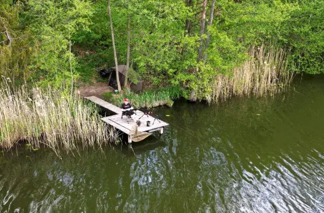 Łowisko pstrągowe pod dębem: idealne miejsce na rodzinne wędkowanie