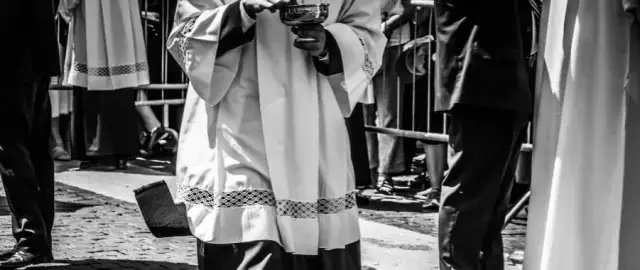 Jak zostać księdzem bez matury? Sprawdź alternatywne ścieżki do kapłaństwa