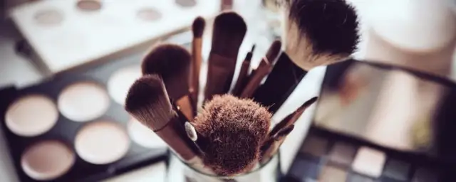 Jakie pędzle do makijażu? Wybierz swój zestaw jak ekspert!