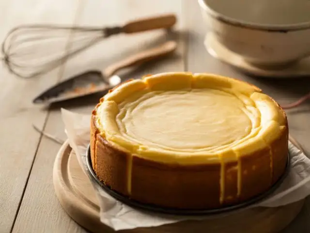 Sernik bez pęknięć? Idealna temperatura pieczenia to Twój sekret!