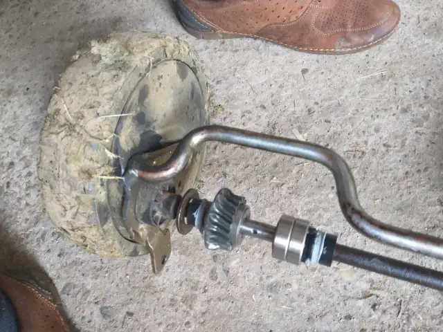 Naprawa napędu kosiarki: Koszt, kiedy warto?