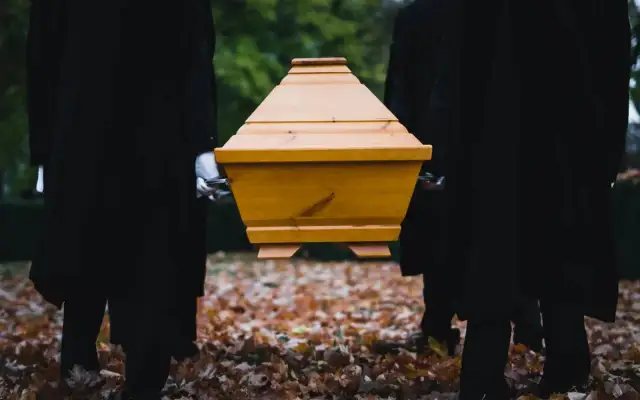 Ile księdzu za pogrzeb? Sprawdź, by uniknąć nieprzyjemnych kosztów