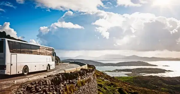 Jak przygotować się do długiej podróży autokarem, aby uniknąć stresu