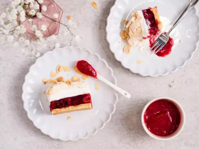 Kiedy dodać mrożone maliny do galaretki? Sekret idealnego deseru