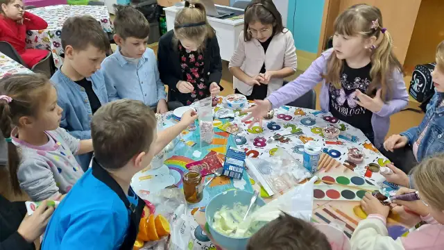 Uroczystości szkolne: Przewodnik po roku - od patriotyzmu po zabawę