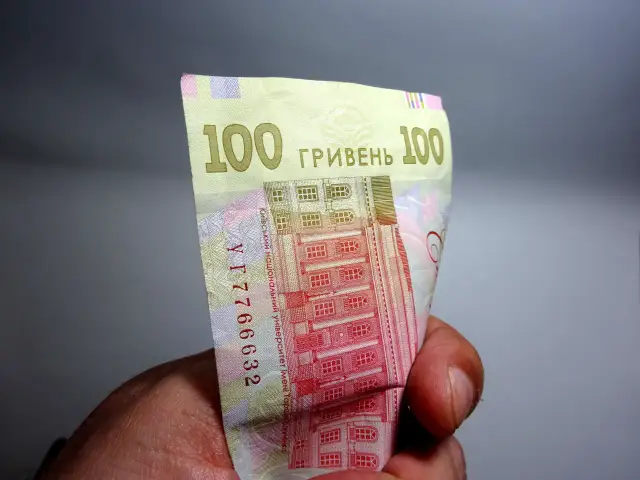 Ile zarabia lekarz na Ukrainie? Zaskakujące różnice w pensjach