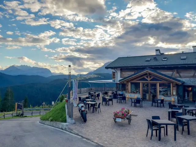 Ristoranti Montagna: Guida ai Sapori Autentici e Viste Mozzafiato