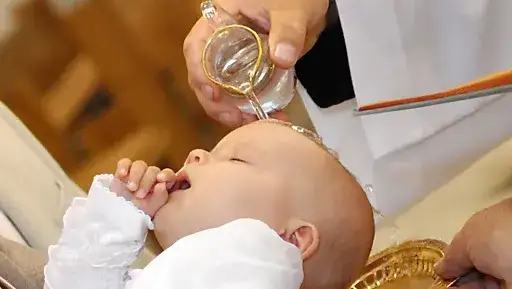 Co potrzebne księdzu do chrztu? Sprawdź, aby uniknąć problemów