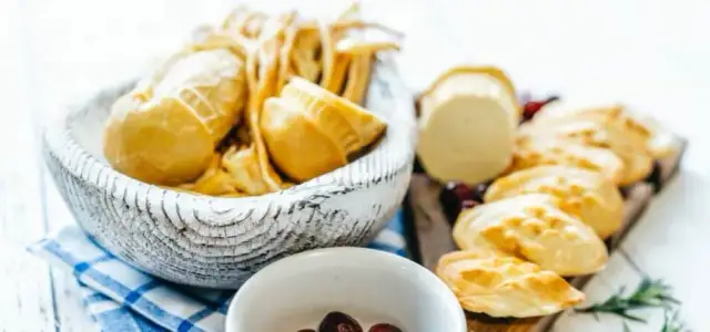 Czy pies może jeść oscypki? Sprawdź, jakie są zagrożenia zdrowotne