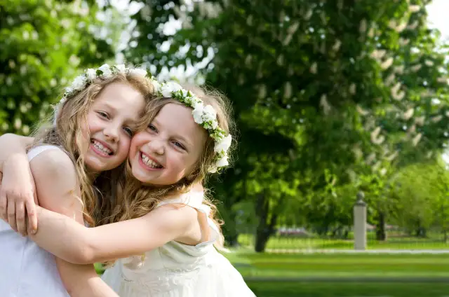 Komunia chłopca: Strój, formalności, przyjęcie pełna checklista!