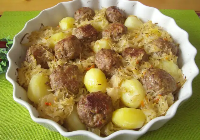 Pyszna zapiekanka z kapustą kiszoną, która zachwyci Twoje podniebienie