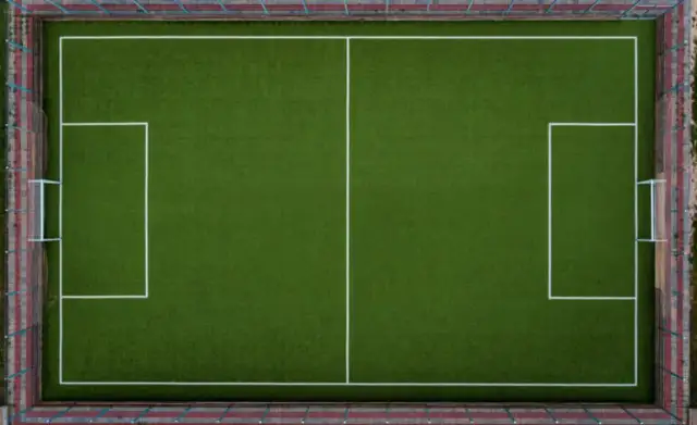 Ile metrów ma boisko do piłki nożnej? Poznaj wymiary i standardy