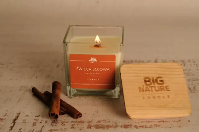 Świeczki o zapachu cynamonu – jak wybrać idealny aromat do domu