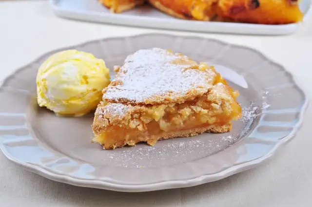 Ile kalorii ma szarlotka z lodami? Zaskakujące fakty o kaloryczności