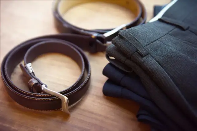 Jak prasować spodnie garniturowe? Poradnik krok po kroku