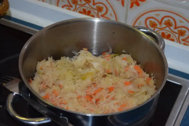 Ile gotować kapustę kiszoną, aby zachować smak i wartości odżywcze?