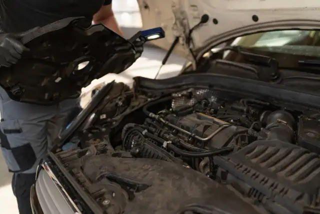 Przegrzewanie silnika? Sprawdź, czy to zapchana chłodnica!