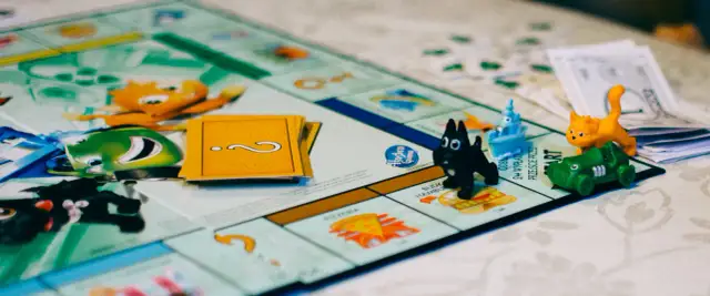 Jak grać w Monopoly Junior – proste zasady dla dzieci i rodziców