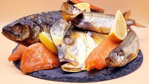 Ryba wędzona na zimno czy ciepło – która jest zdrowsza dla Ciebie?