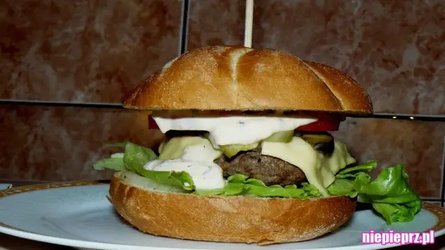 Domowe sosy do burgerów: Przepisy, które odmienią Twoje burgery