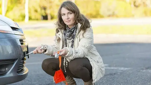 Holowanie automatu: Jak uniknąć awarii skrzyni? Poradnik eksperta