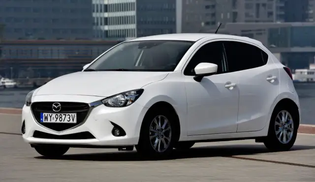 Pojemność baku w Mazda 2 – co musisz wiedzieć o paliwie?