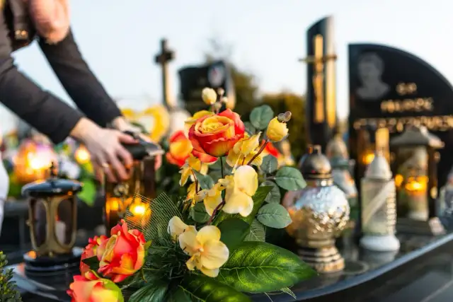 Dlaczego 6 tygodni na grobie? Pochodzenie i znaczenie tradycji