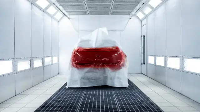 Ile schnie ceramika na aucie? Poznaj czynniki wpływające na czas schnięcia