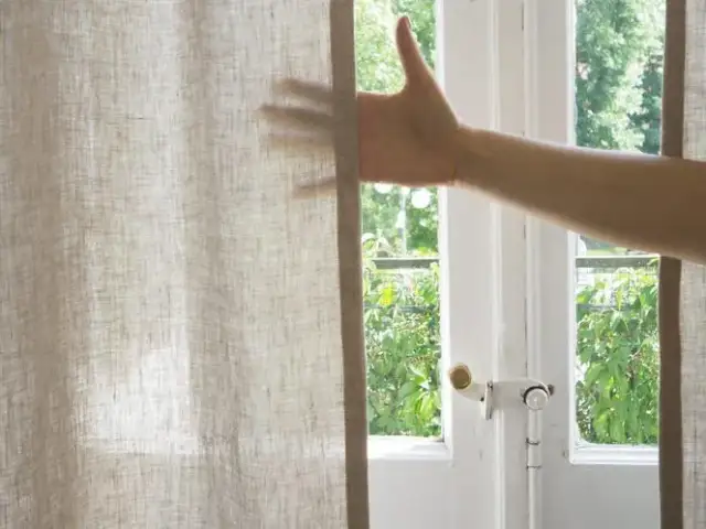 Co zamiast zasłon w salonie? Poznaj zaskakujące alternatywy do wnętrz