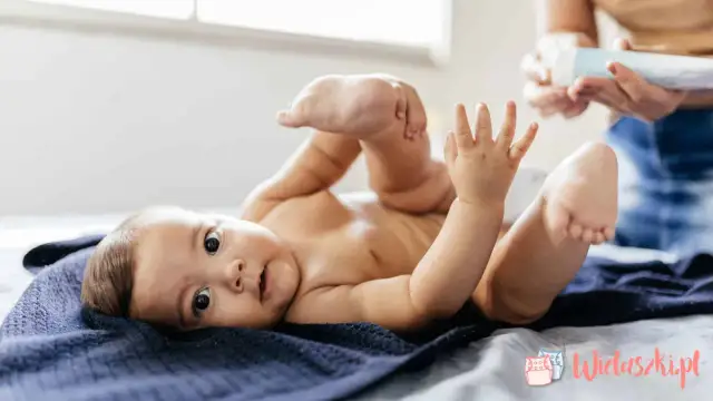 Zmiana pieluchy krok po kroku: Komfort, higiena i koniec z odparzeniami