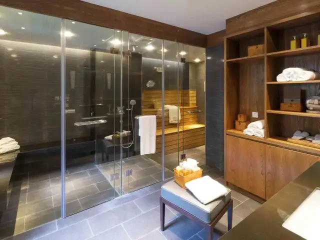 Sauna im Badezimmer: So schaffen Sie Ihre persönliche Wellnessoase