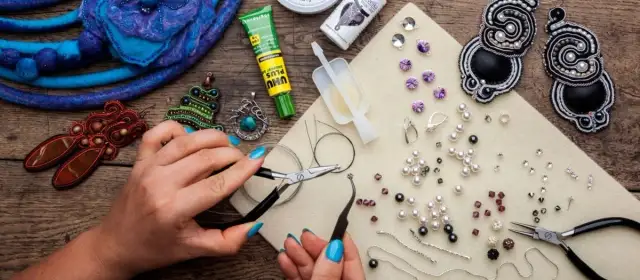 Biżuteria z żywicy: Jak zacząć? Kompletny poradnik krok po kroku