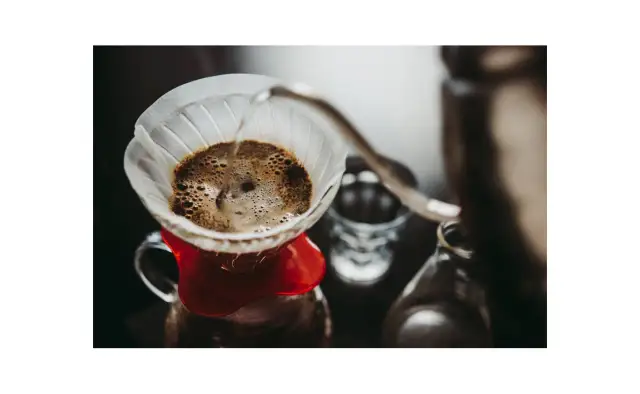 Czym zastąpić filtr do kawy? 5 domowych trików na ratunek!