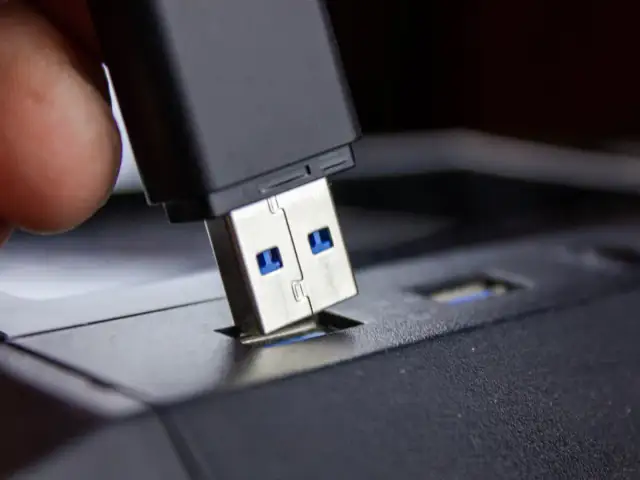 Telefon nie widzi pendrive'a? 5 kroków do rozwiązania problemu!