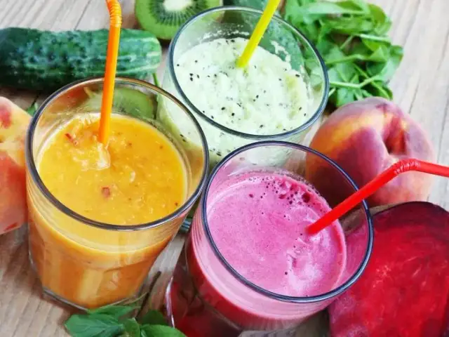 Skuteczne koktajle odchudzające: Jak je komponować, by schudnąć?